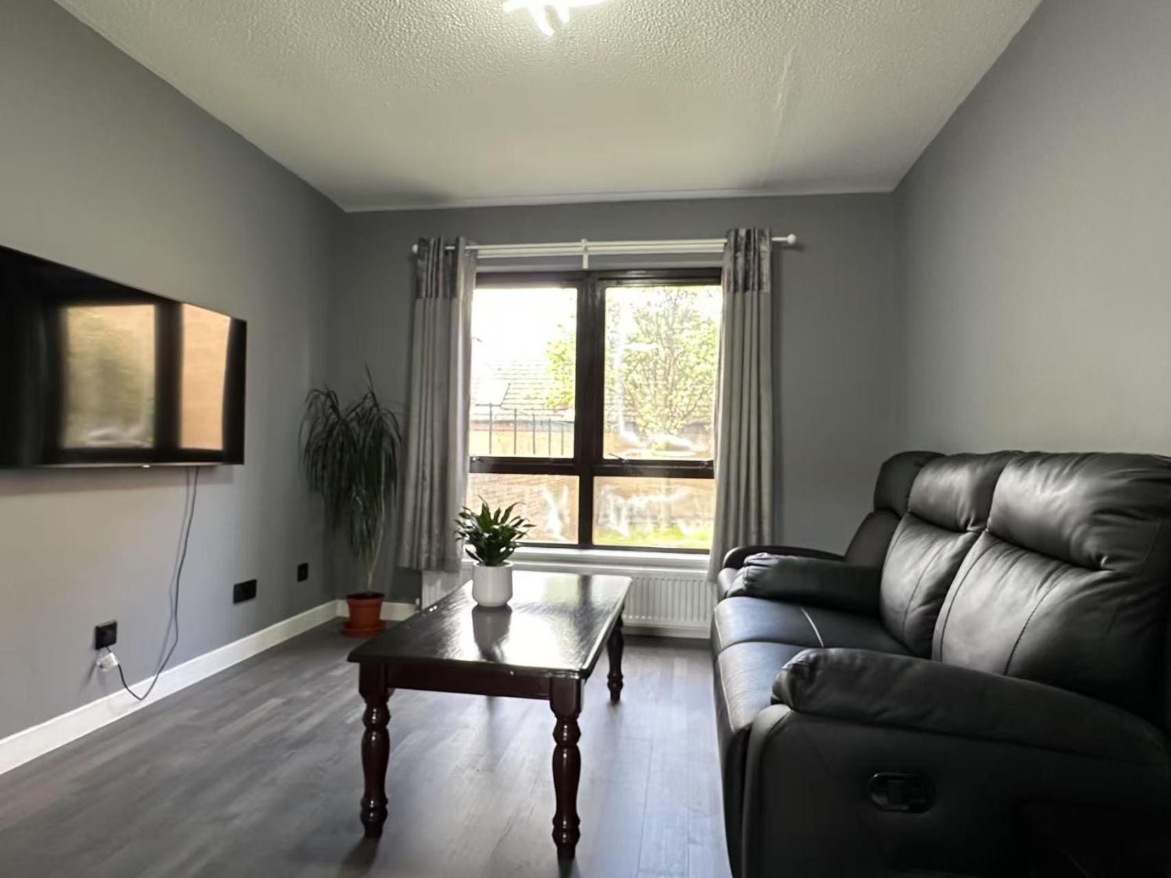 Two Bedroom Flat In Center Apartment